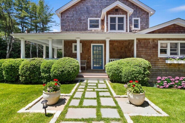 Photo - 114 Narod Blvd