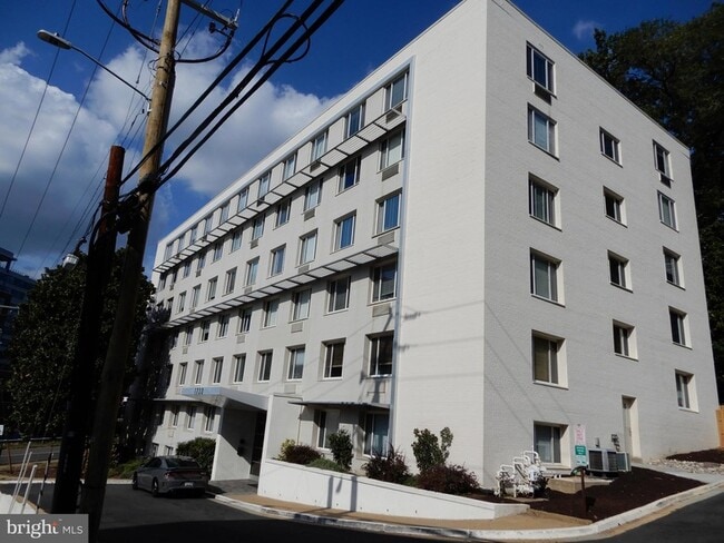 Building Photo - 1730 Arlington Blvd Unit 209