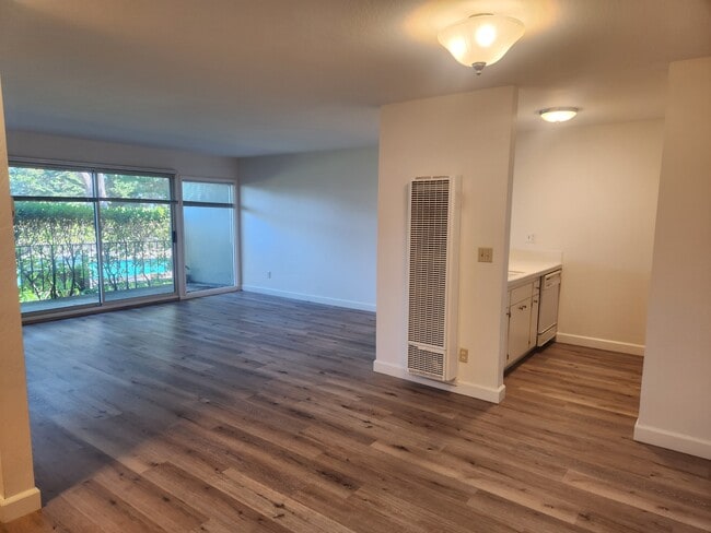 Photo - 259 Eden Roc Dr