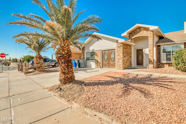 Building Photo - 12103 Royal Woods Dr
