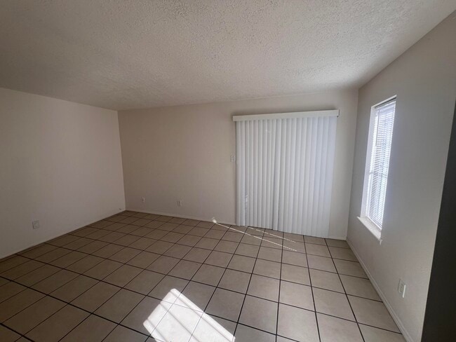 Photo - 1005 Dickerson Dr SE