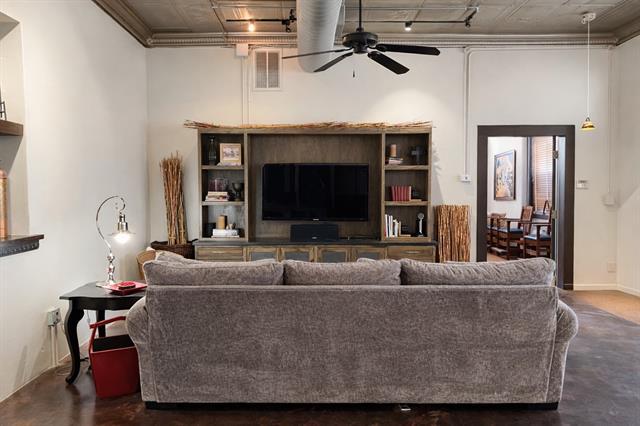 Photo - 104 NE 2nd St