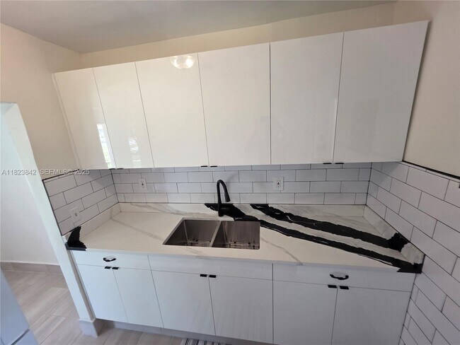 Photo - 120 NE 10th Ave Unidad 3