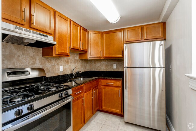 1 BR, 1 BA - 679 SF
