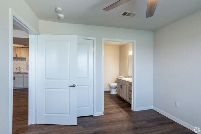 Photo - 3300 Oak Creek Dr Unit 0711