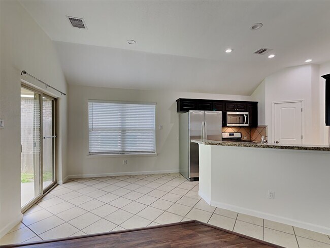 Photo - 232 Country Crossing Cir