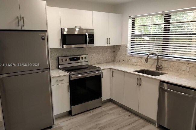 Building Photo - 846 Lenox Ave. Unit 209