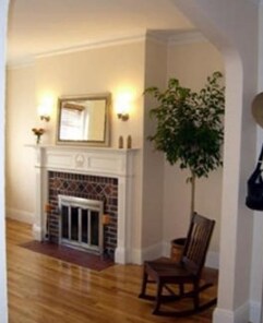 123 Winthrop Rd