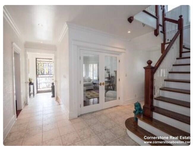 3 Howes St