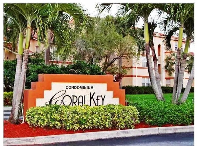 Photo - 3340 Pinewalk Dr N Unidad CORAL KEY CONDO