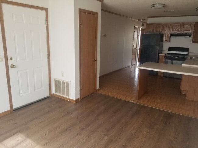 Photo - 1850 Lake St