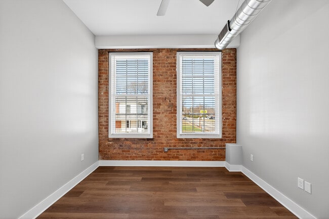 205-Exposed Brick Natural Light