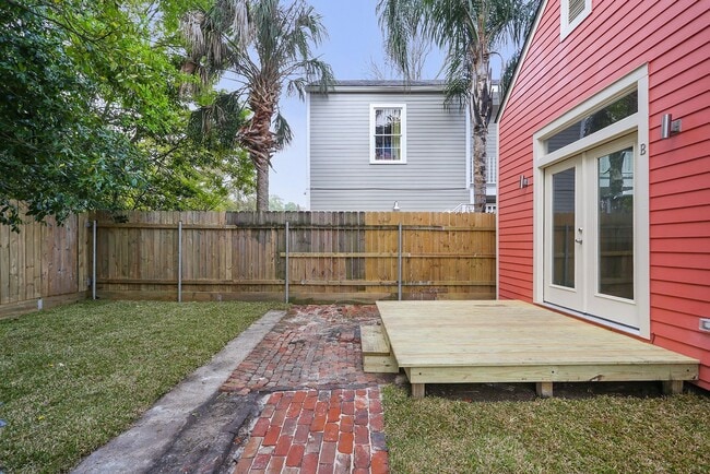 Building Photo - 1832 Baronne St Unit B