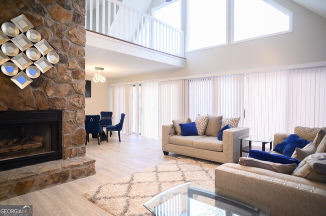 Photo - 390 Stoneridge Way