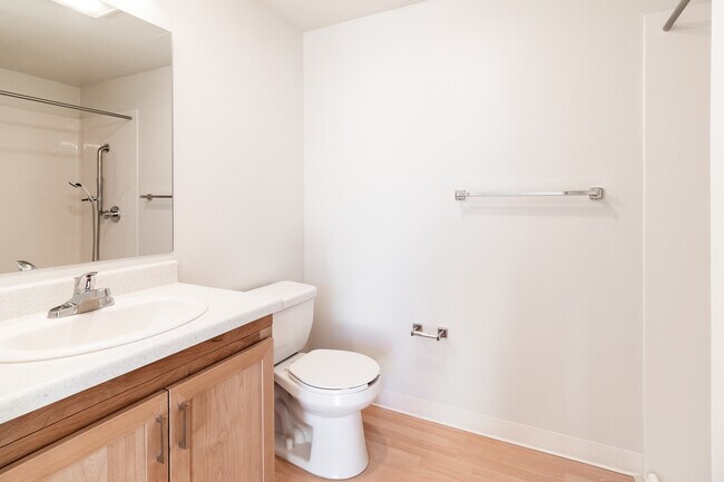 Emmons Place North - Studio Bathroom