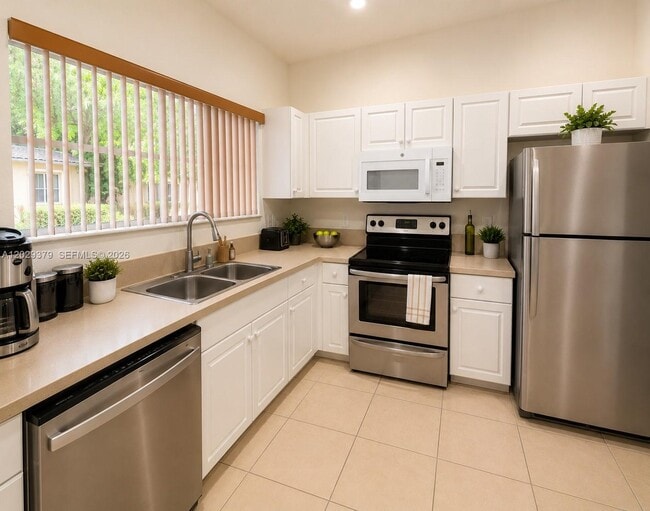 Building Photo - 3856 SW 48th Ave