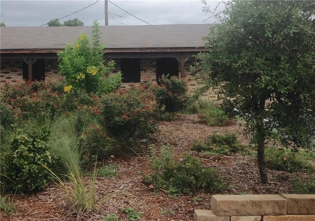 Building Photo - 908 Emile St Unit 10