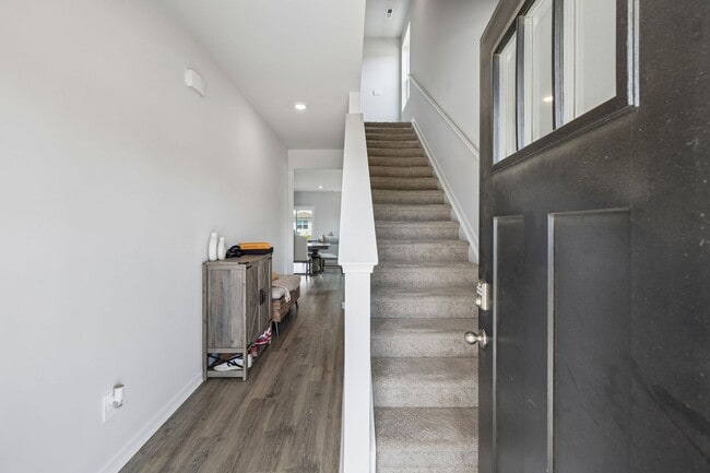 Photo - 4922 Barnburgh Ln