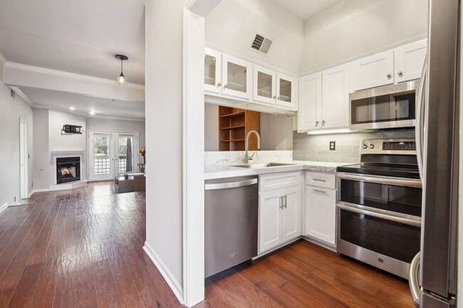 Photo - West End Condo - ONE HALF MONTH FREE RENT ...