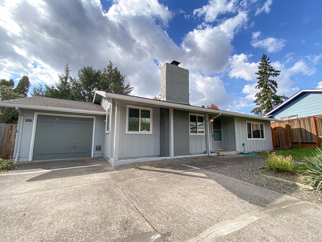 Building Photo - RARE!! Ranch Style 3Bed 1.5Bath home in Be...