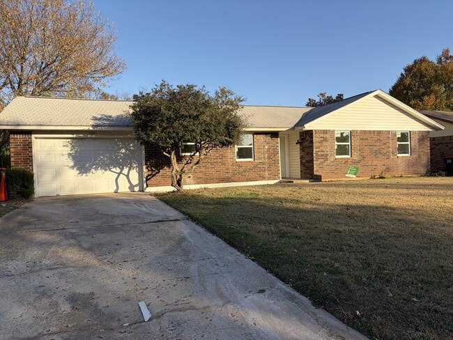 Building Photo - 272 Echo Ln