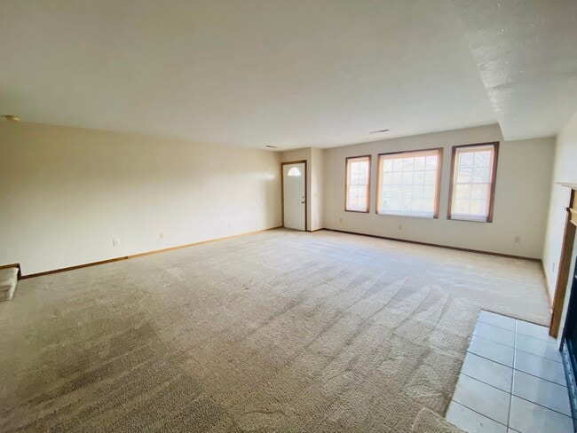 Photo - 7491 Shisler St NE