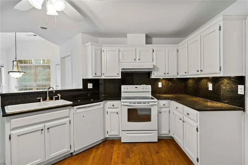 Photo - 888 Saddlebred Way