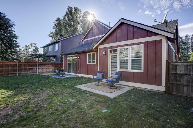Building Photo - Great SW Bend Home Minutes from the Old Mill!