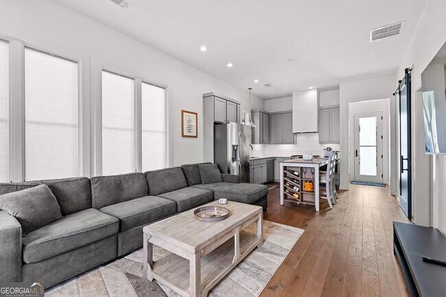 Photo - 167 Ravenhurst Ln