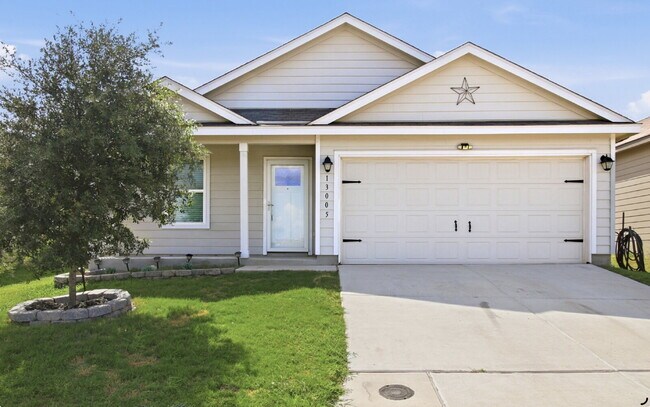 "Charming 4-Bedroom Haven in Saint Hedwig with 2 Full Baths and 1668 Sq Ft of Comfort!"