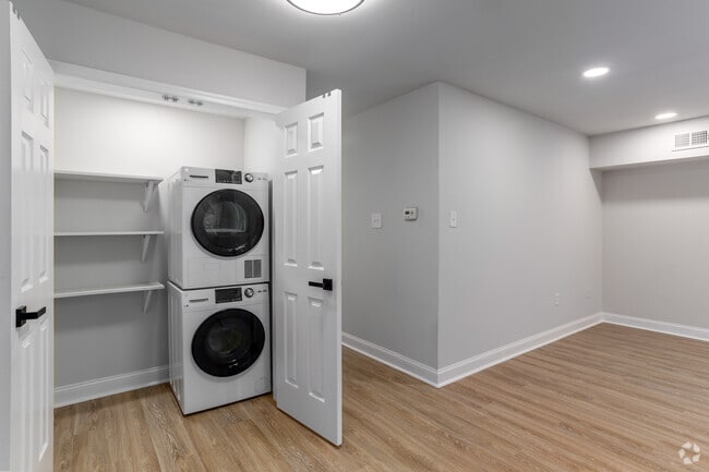 2BR, 1.5BA - 1000SF