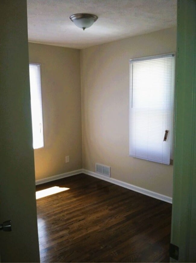 Photo - Beautiful Ralston 3 Bedroom Home Across from Park! Garage and fenced yard!