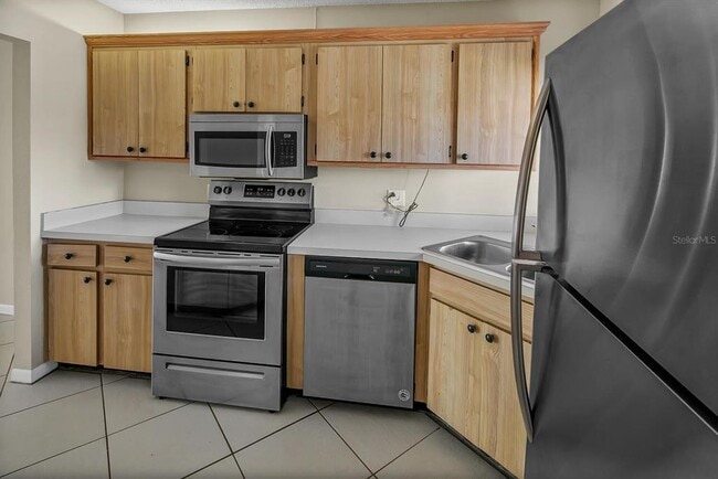 Photo - 2002 Blue Hawk Ct Unidad 1723