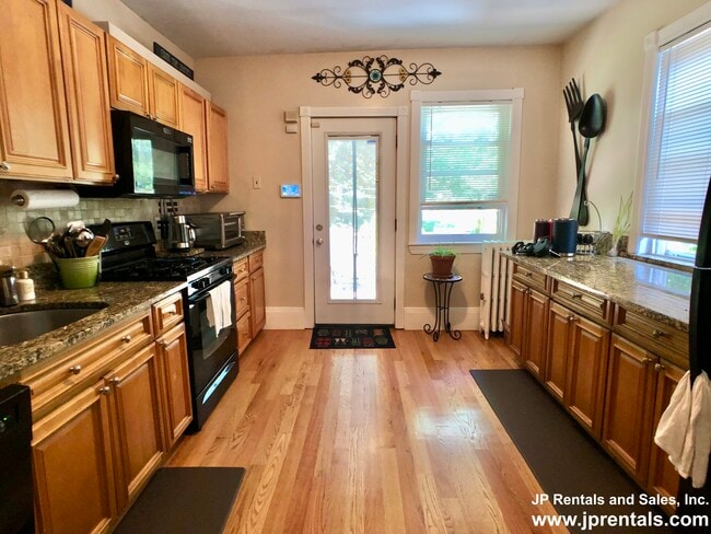 Photo - 235 Amory St