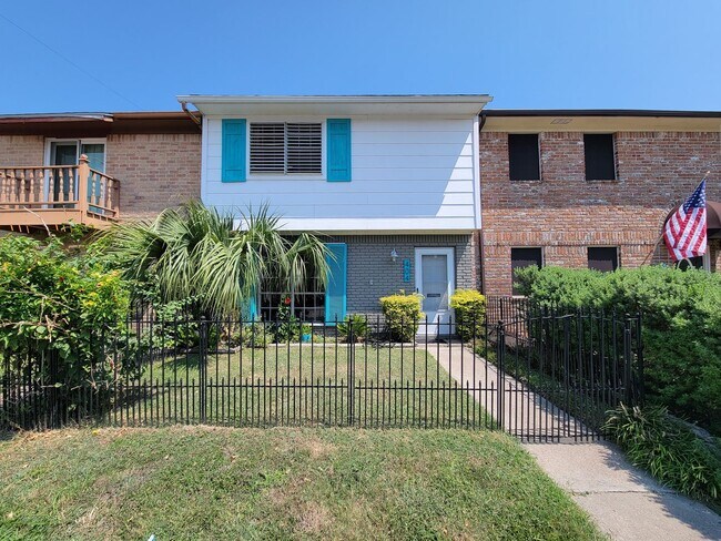 Photo - Two bedrooms two 1/2 bath townhome on Galv...