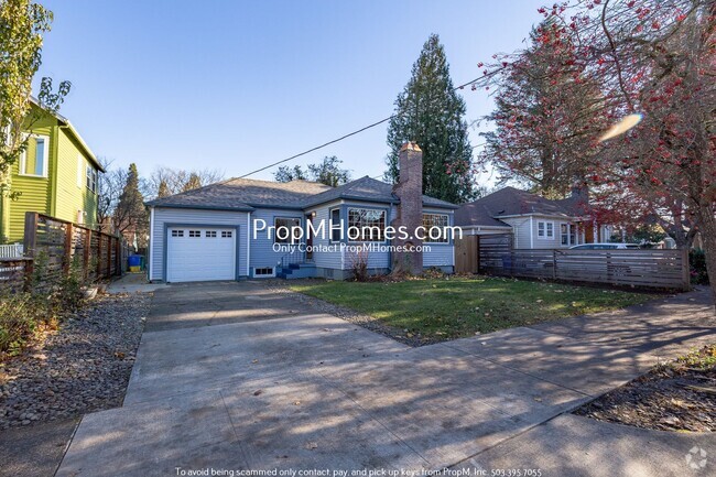 Building Photo - 4 Bedroom Charmer in the heart of Sellwood... Rental