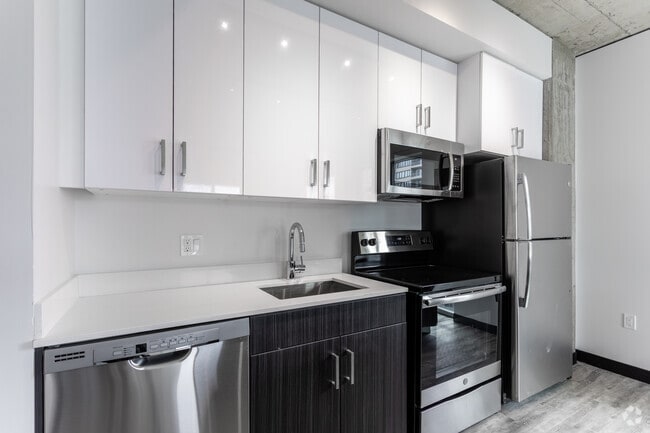 1BR, 1BA - 568 SF - The Collective on 4th