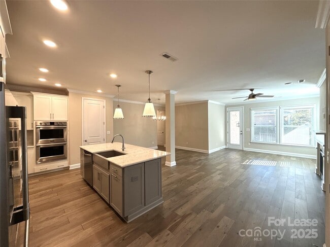 Photo - 707 Marion Dr