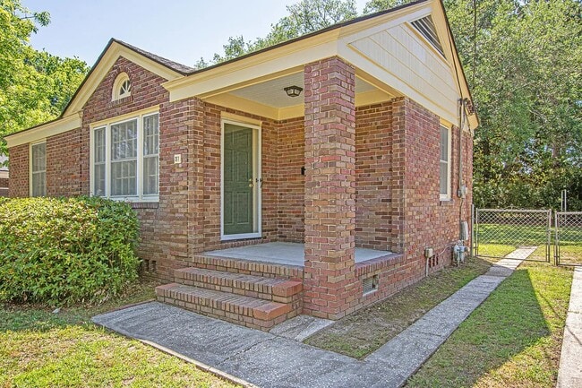 Building Photo - 37 Lyttleton Ave