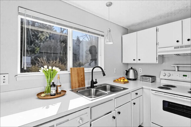 Photo - Harborview East