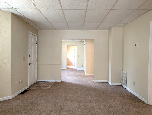 2 Bedroom Lower Duplex In Green Bay