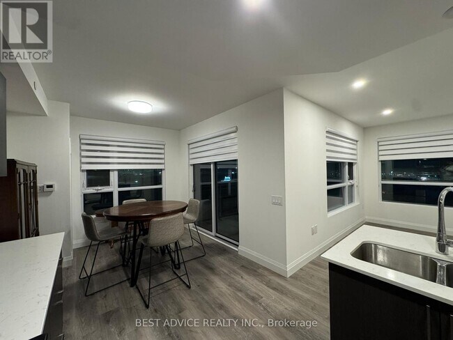 Photo - 58 Lakeside Ter Unité 817