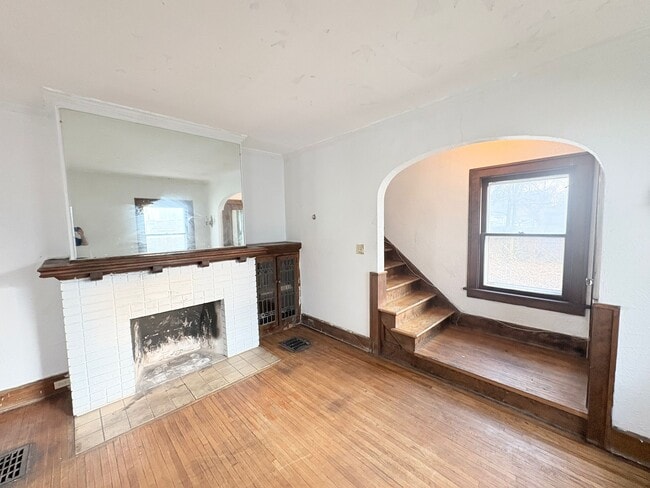 Photo - 1907 Oakwood Ave