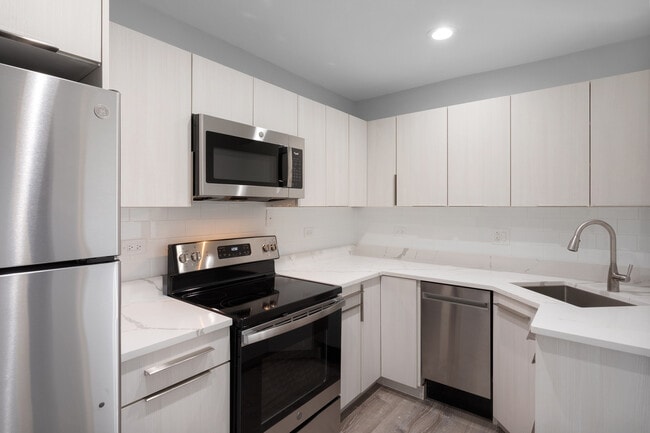 Photo - 6826 N Ridge Blvd Unit 202
