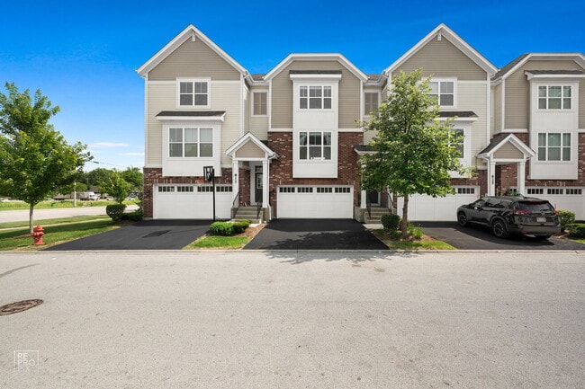 Building Photo - 821 W Chase Ln