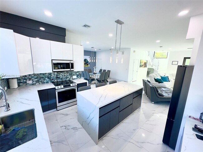 Photo - 2342 McKinley St