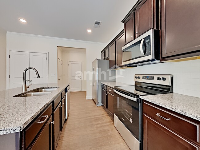 Photo - 593 Woodall Rd