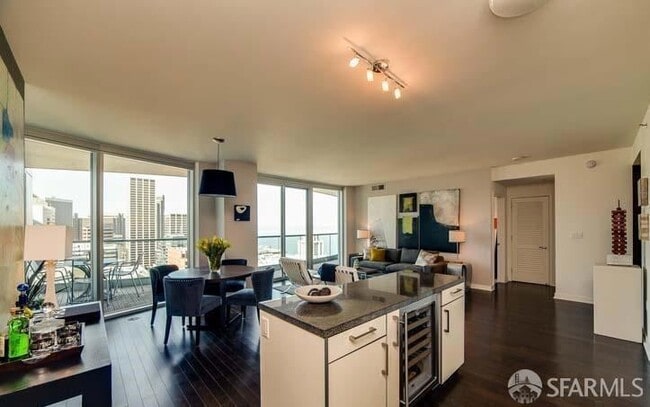 Building Photo - 338 Spear St Unit 32A Rental