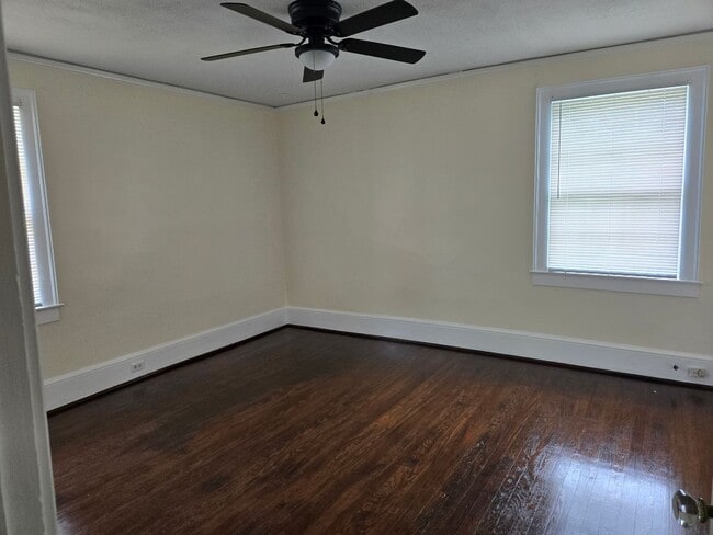 Photo - 4 Bedroom 2 bath Home For Rent - Heart of Florence