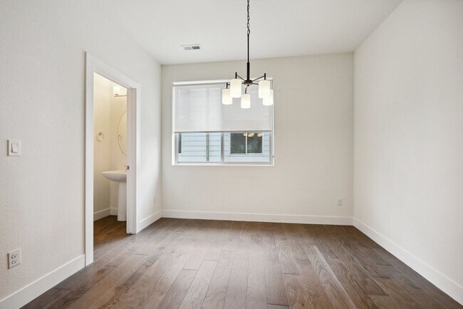 Photo - Great Townhome, Perfect Location! License #2023-BFN-0071747